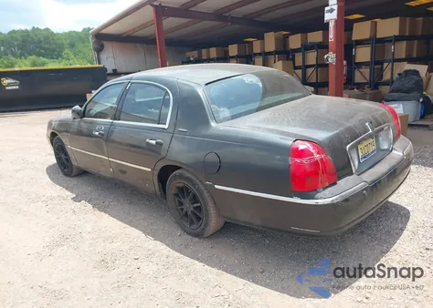 2003 Lincoln Town Car Signature из США, поврежденный, VIN 1LNHM82W03Y627175